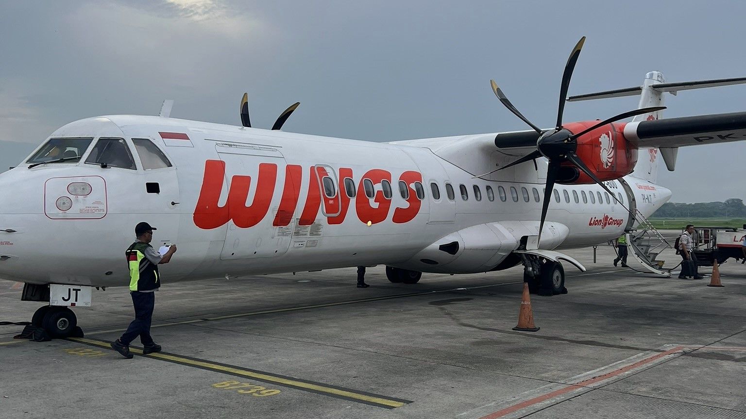 Wing Airline ATR 72 before takeoff