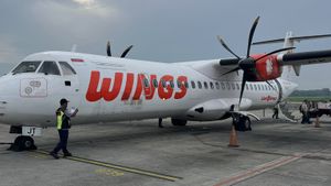 Wing Airline ATR 72 before takeoff